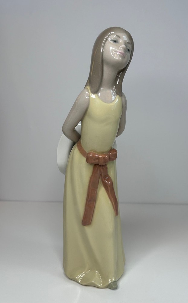 Vintage 1980s Lladro Spain Porcelain Figurine Naughty Girl with Straw Hat 5006