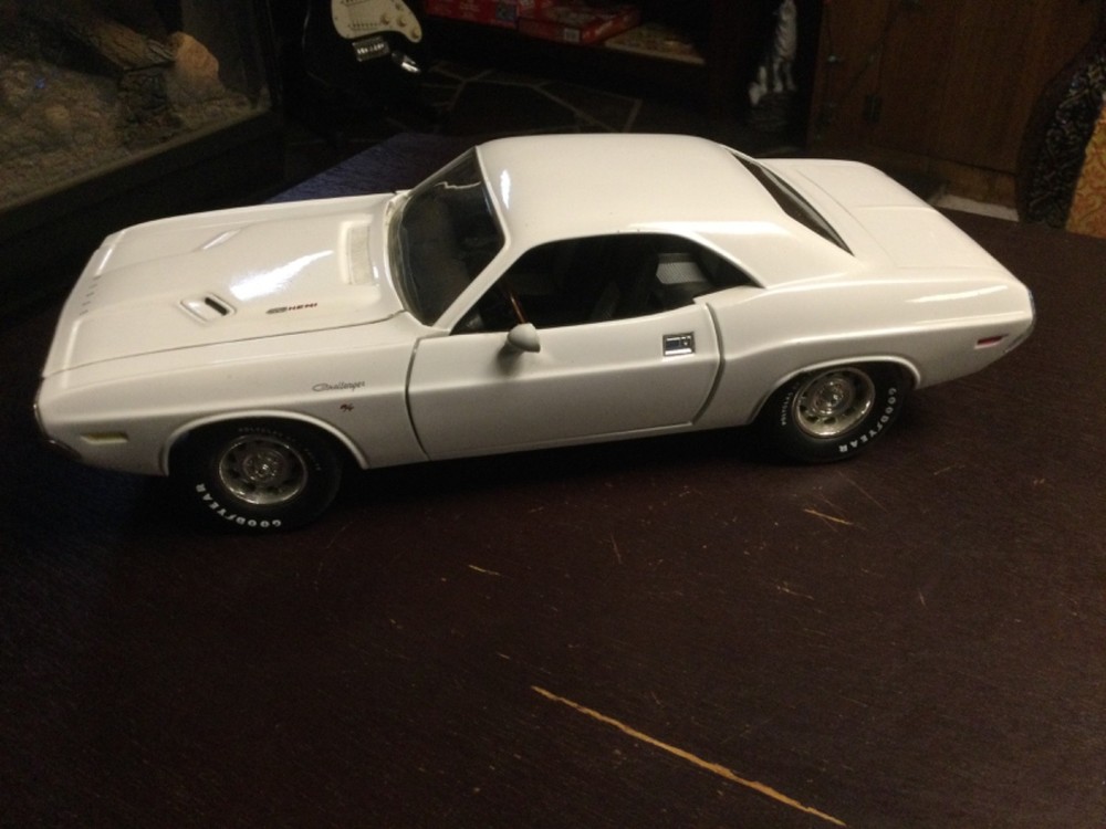 1970 Dodge Challenger R/t Ertl 1/18 426 hemi