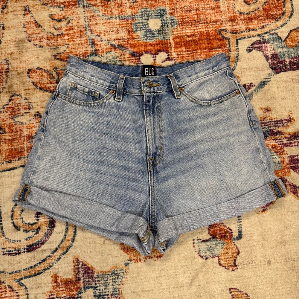 BDG Urban Outfitters Mom High Rise Denim Shorts Light Wash Cuffed Size 29