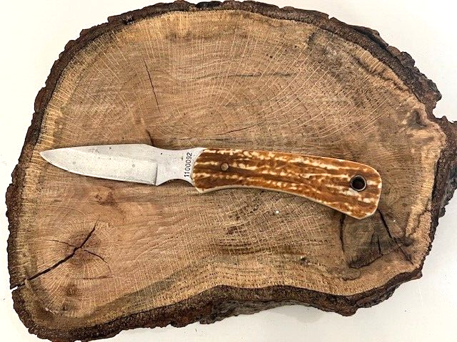 Schrade Uncle Henry Fixed Blade Stainless Steel Knife in Excellent Condition | Durable Outdoor Tool