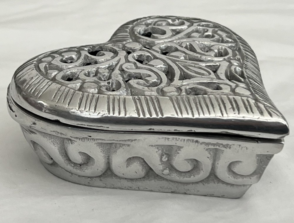 Vintage 1970s Heart-Shaped Silver Tone Metal Jewelry Box for Valentines Day Gifts