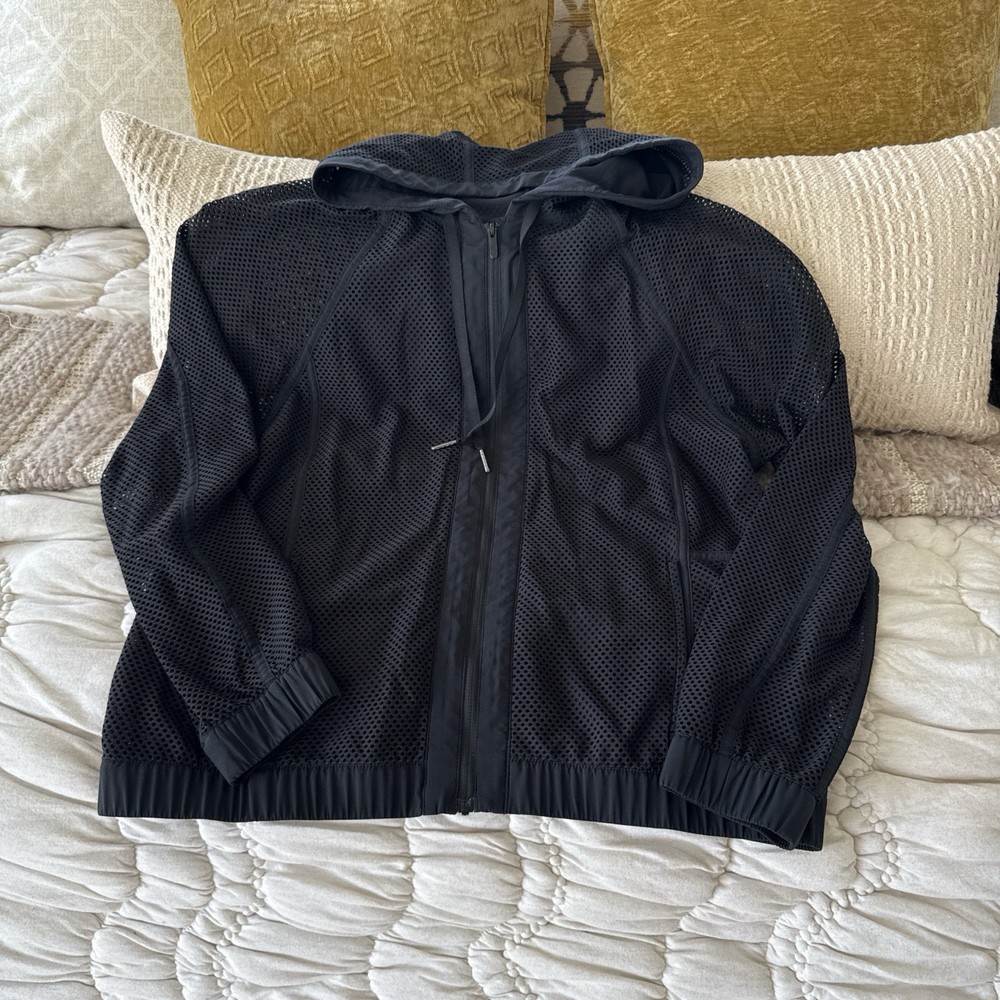 Lululemon Women's Size 8 Black Hooded Full Zip