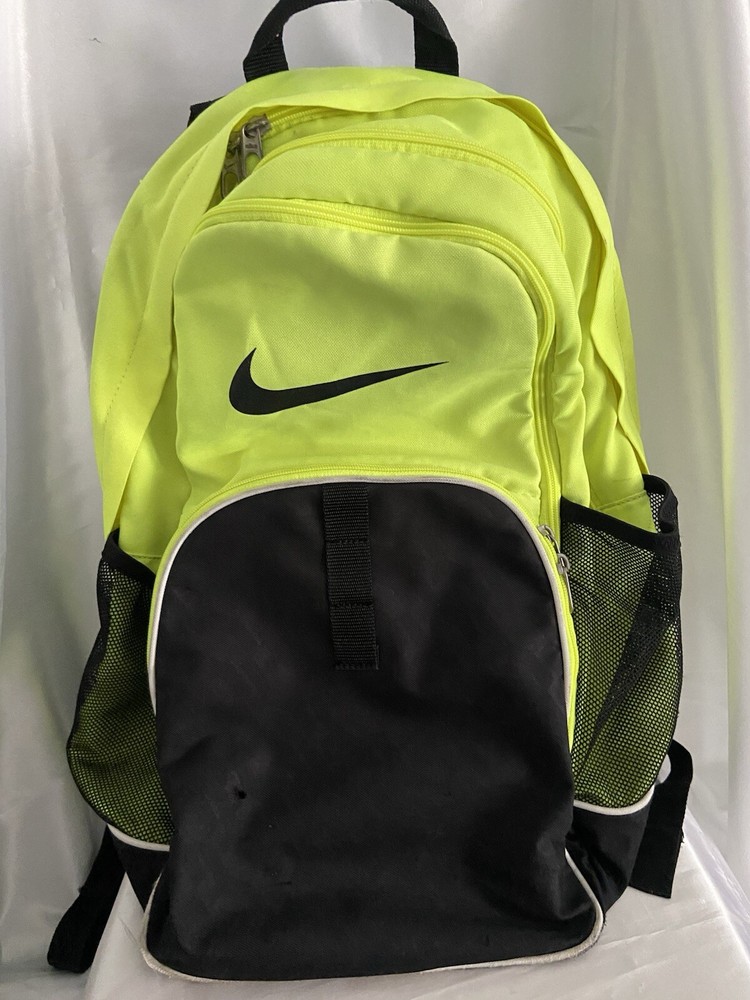 Nike Vintage Sport Backpack Looks Brand New/tiny hole shown in pic