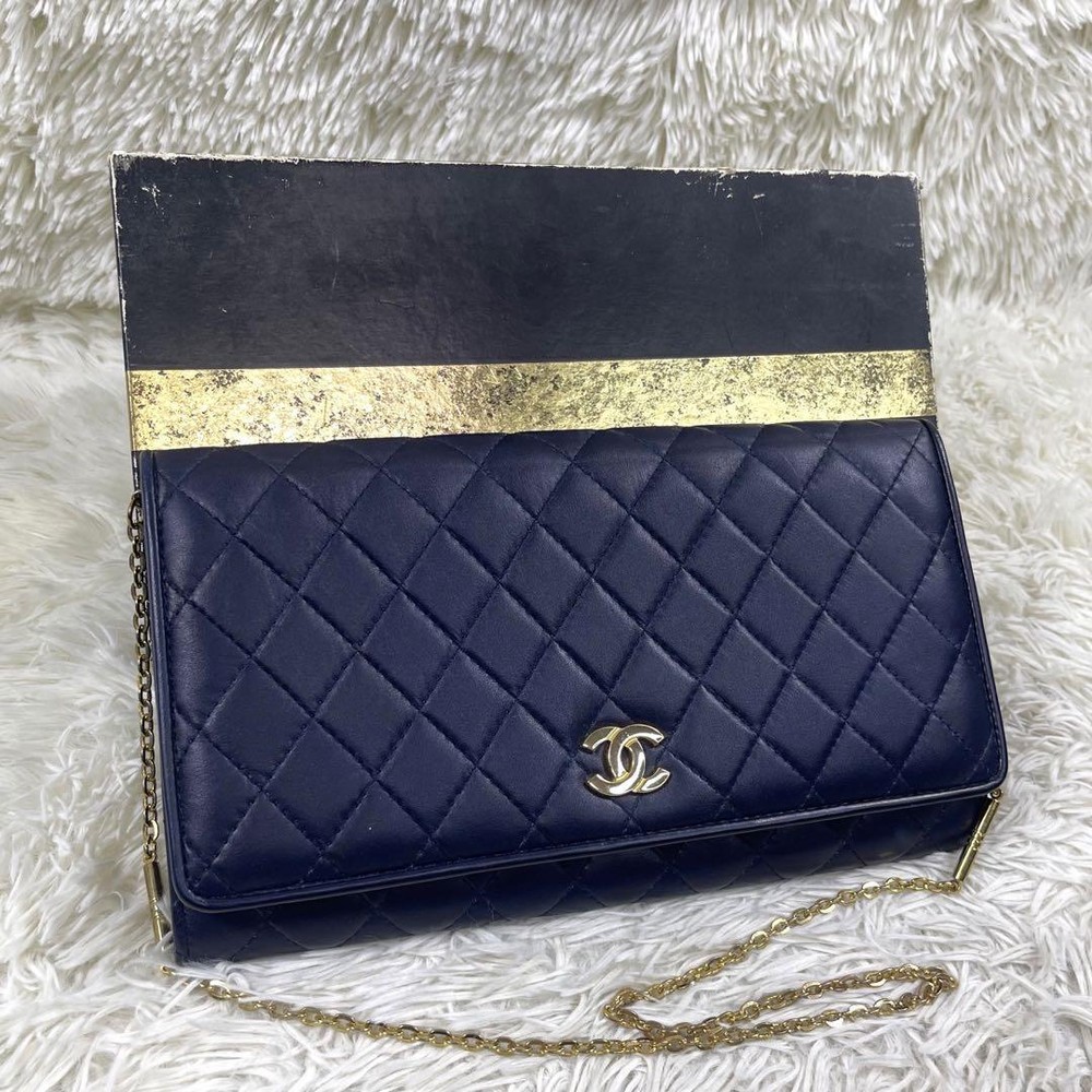 Chanel Matelasse Leather Shoulder Bag with Gold Chain