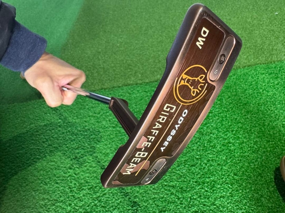 ODYSSEY GIRAFFE-BEAM Putter 814983