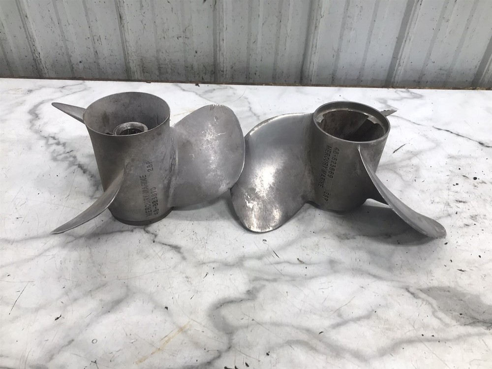 MerCruiser Marine Bravo 3 48-823670 48-823669 28P boat props propellers set