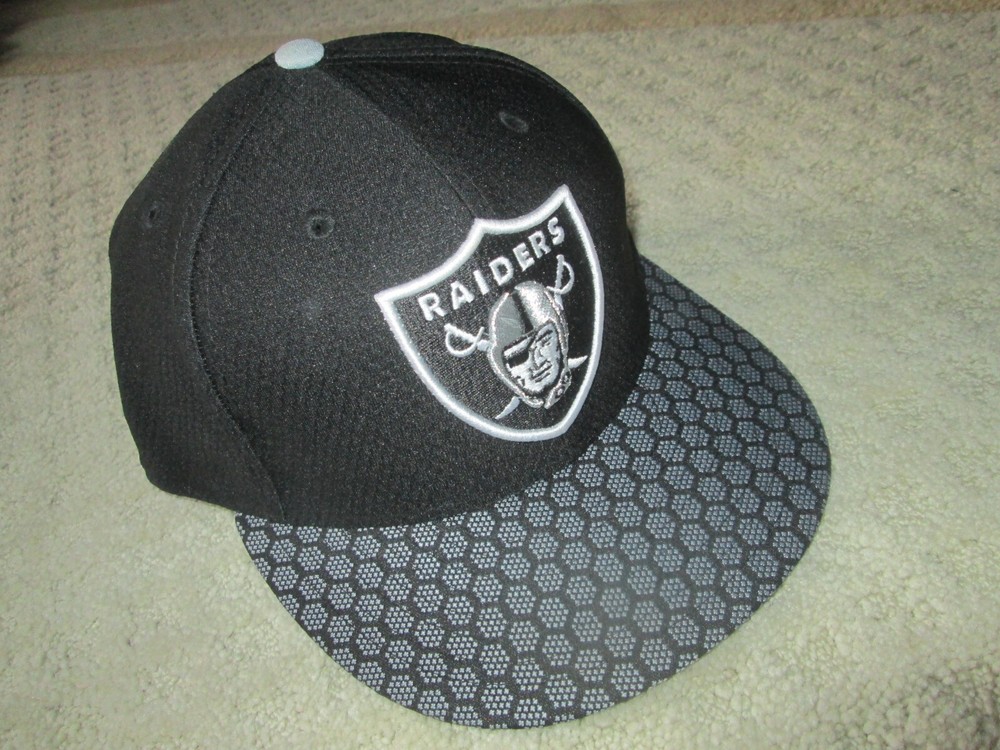 NFL Raiders Black and Gray Fitted Cap Embroidered Logo New Era 59FIFTY Size 7 1/2