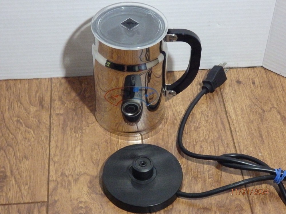 Nespresso Aeroccino Plus Automatic Electric Milk Frother Model 3192 TESTED NICE!