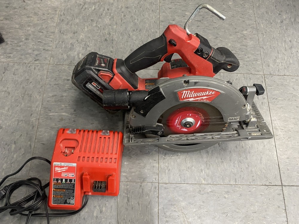 Milwaukee 2732-20 7-1/4 Inch Cordless Circular Saw with 8.0Ah Battery and Charger