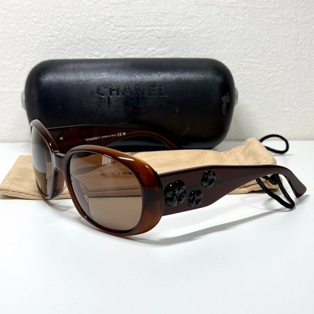 CHANEL 5113 Camellia Brown Sunglasses with Coco Logo Plastic Frame