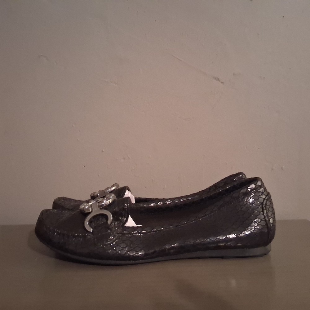 Stuart Weitzman Women's Black Slip-On Flats Metal Medallion Scale Print Size 6