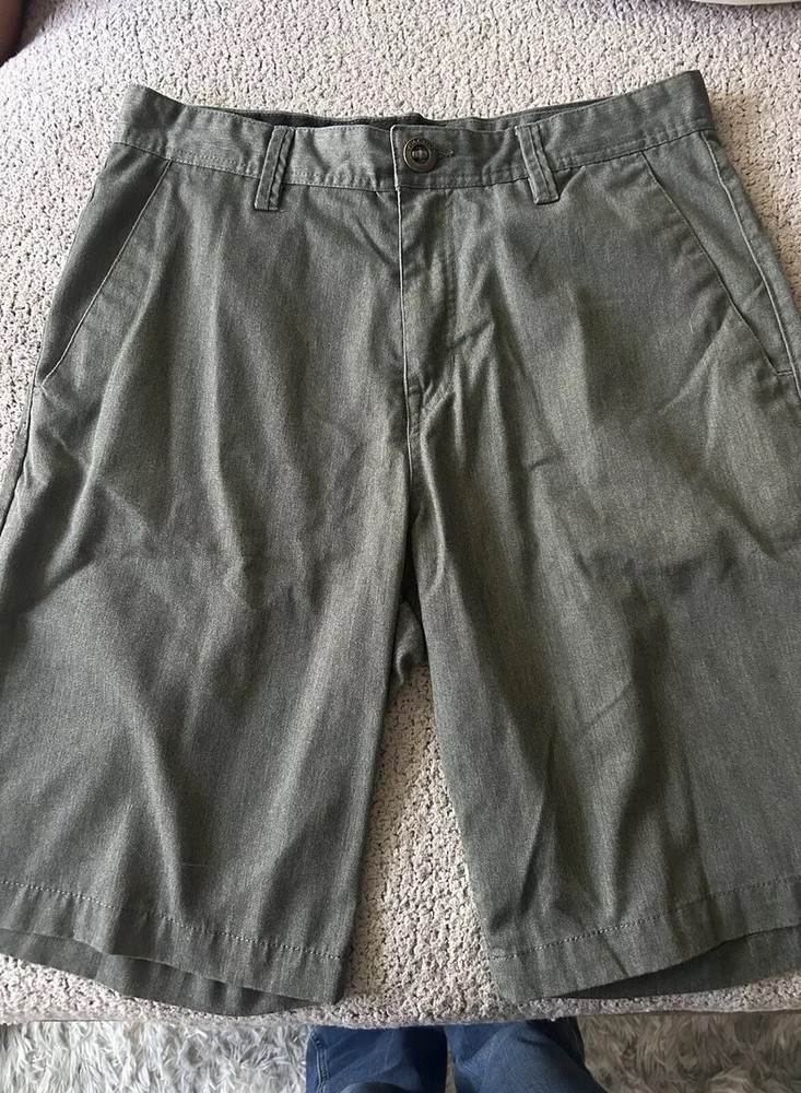 volcom mens shorts- 31 (NEVER WORN)