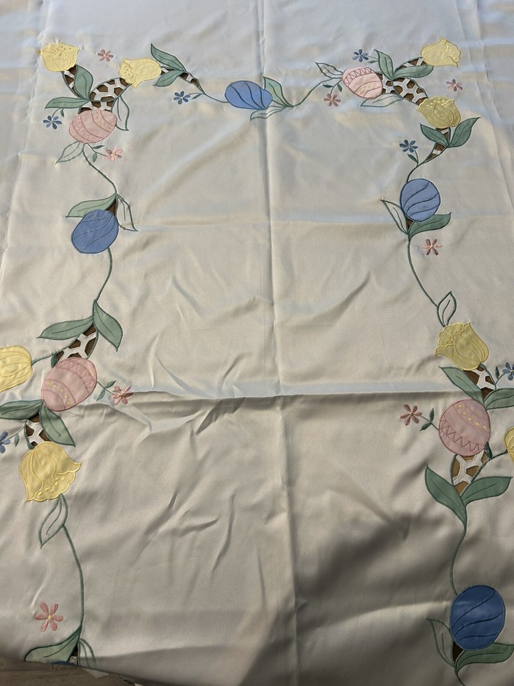 Vintage Creme Satin Tablecloth Floral Bouquets 84x58