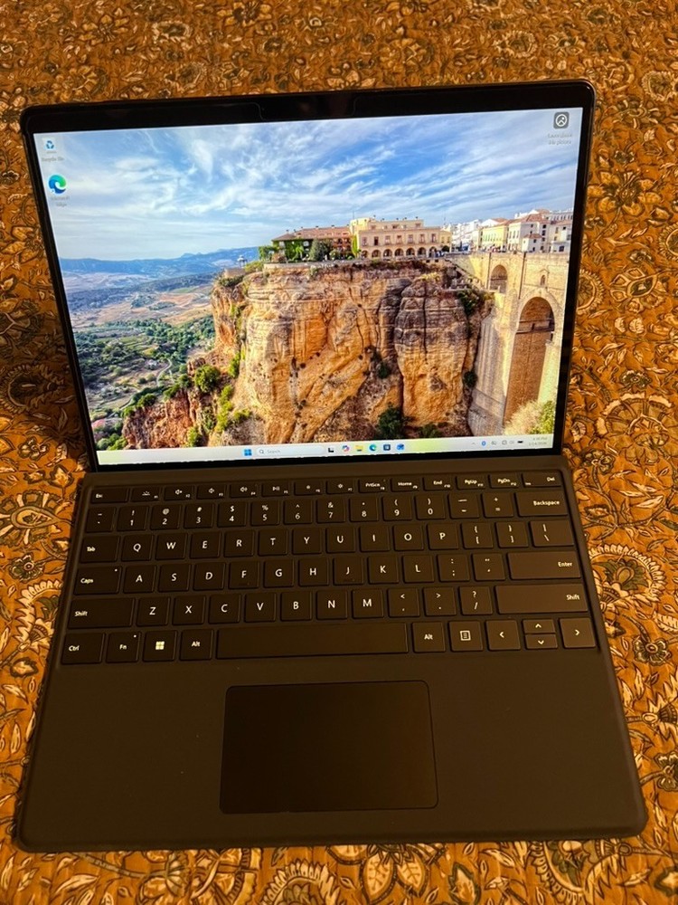 Microsoft Surface Pro 9 256GB SSD, Intel Core i5 12th Gen., 2.50GHz, 16GB