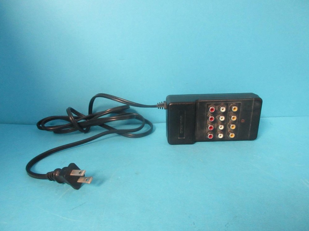 RADIO SHACK CAT NO 15-1103 BASEBAND 1X3 VIDEO AUDIO SPLITTER AMPLIFIER COMPOSITE