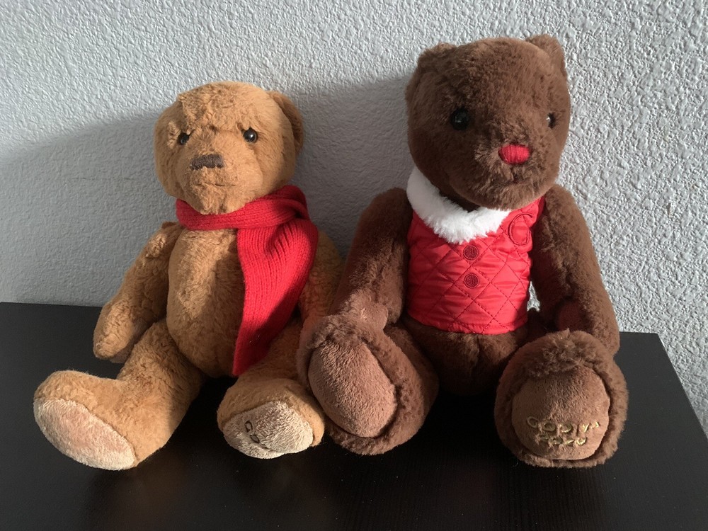 GODIVA Holiday Teddy Bears Plush Red Vest 20020 and Red Scarf 2018 Sitting 9