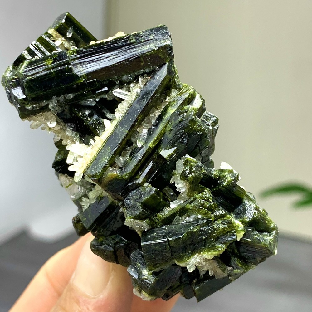 149G Rare!! Natural green tourmaline quartz crystal cluster mineral specimeno