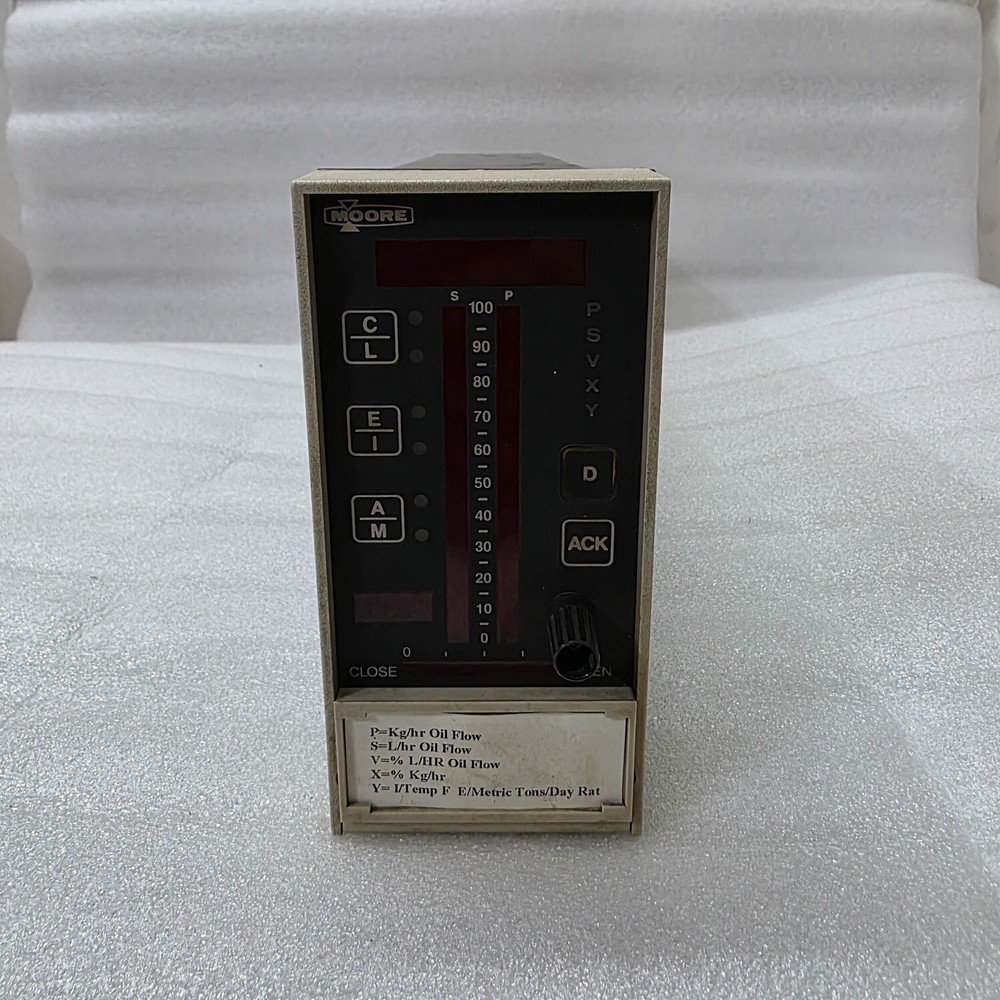 MOORE 15738-119 SINGLE LOOP DIGITAL CONTROLLER