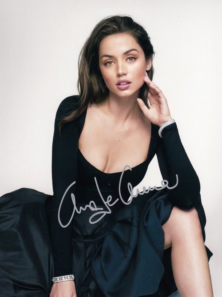 Ana De Armas Signed Auto 8 x 10  Photograph