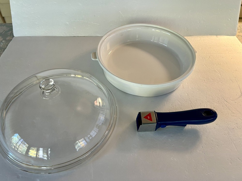 Princess House Nouveau Skillet/Casserole white with lid and detachable handle