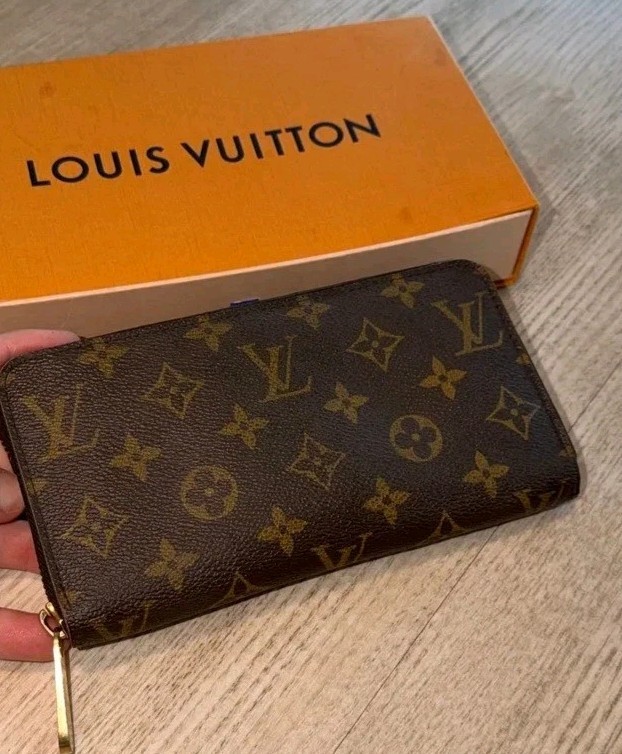 Authentic Louis Vuitton Monogram Zippy Wallet With Box
