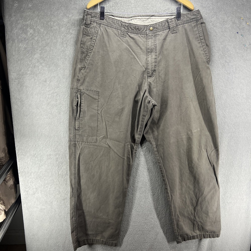 Columbia Men's 42x34 Gray Chino Straight Leg Pants with Zipper Pocket