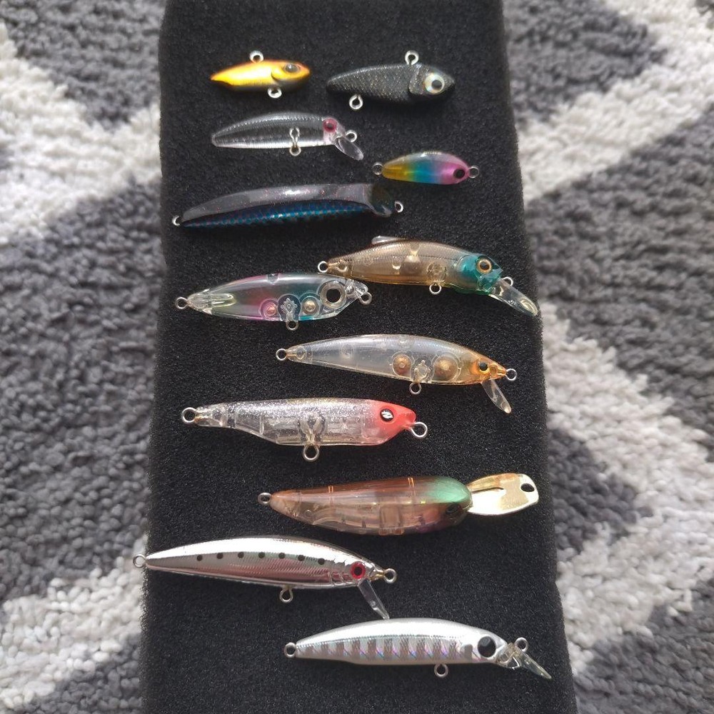 12-Piece Minnow Fishing Lure Set with Riser Bait Mio Shiii Mebapen