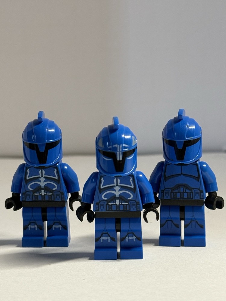 LEGO Star Wars  Senate Commando The Clone Wars Minifigure Lot with Helmets