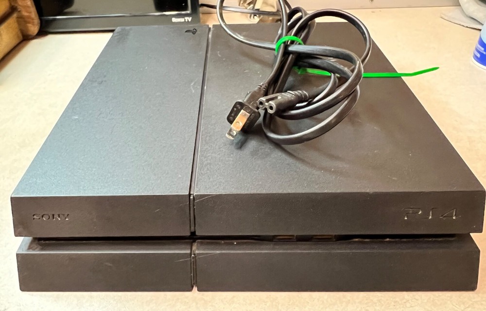 PS4 Sony Model CUH-1215A PlayStation 4 Console FOR PARTS ONLY