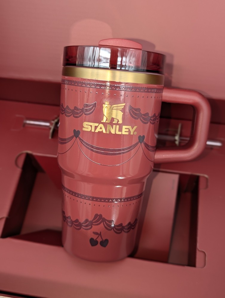 NEW Stanley cup Quencher H2.0 Flowstate tumbler RED Velvet Cake Valentines 30oz