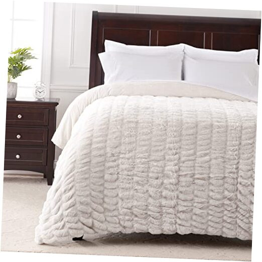 Premium Ruched Faux Fur Throw Blanket - Luxurious, Soft Reversible Mink