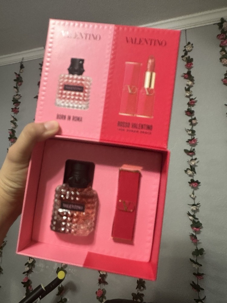 VALENTINO Donna Born In Roma Perfume 1oz & Rosso Lipstick Set