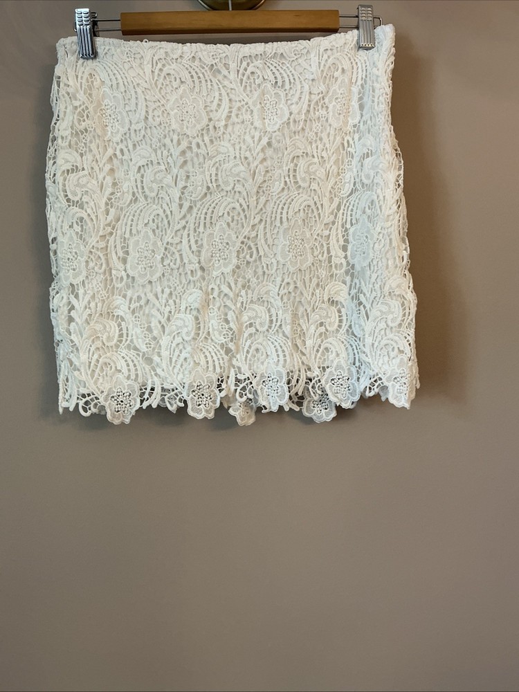 H&M White Lace Skirt for Women Size 14 Elegant Floral Design
