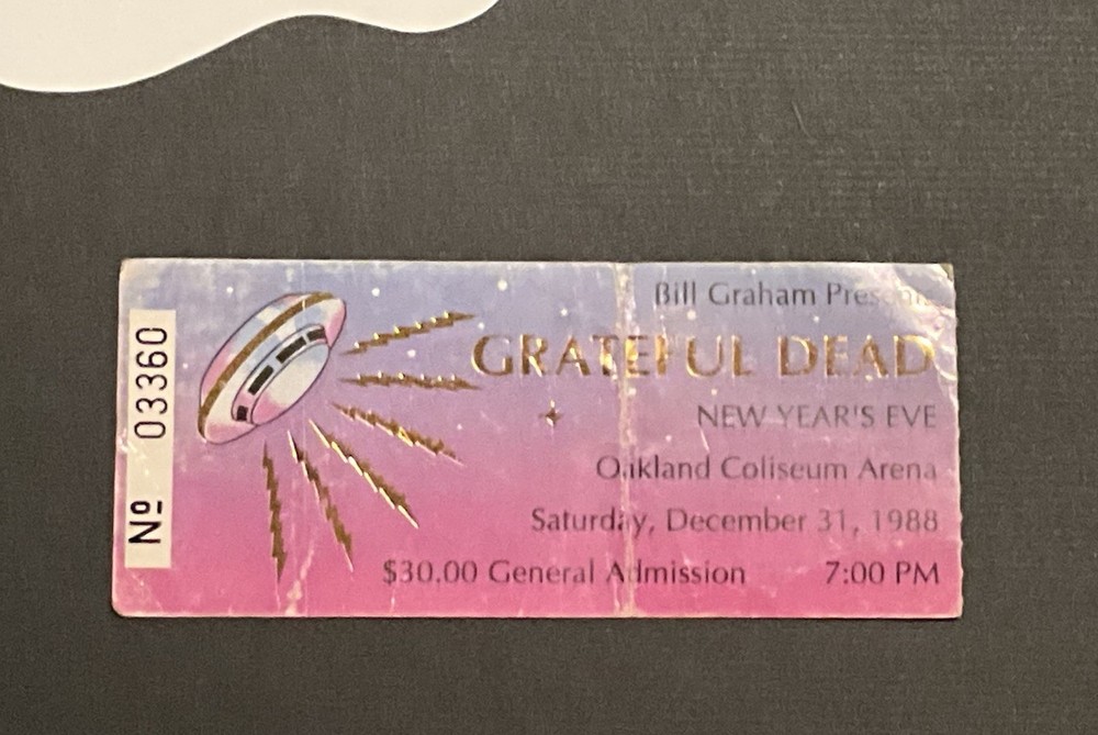 Grateful Dead 1988-1989 New Years Eve Ticket Stub UFO Space Ship Design VG++ Condition-image