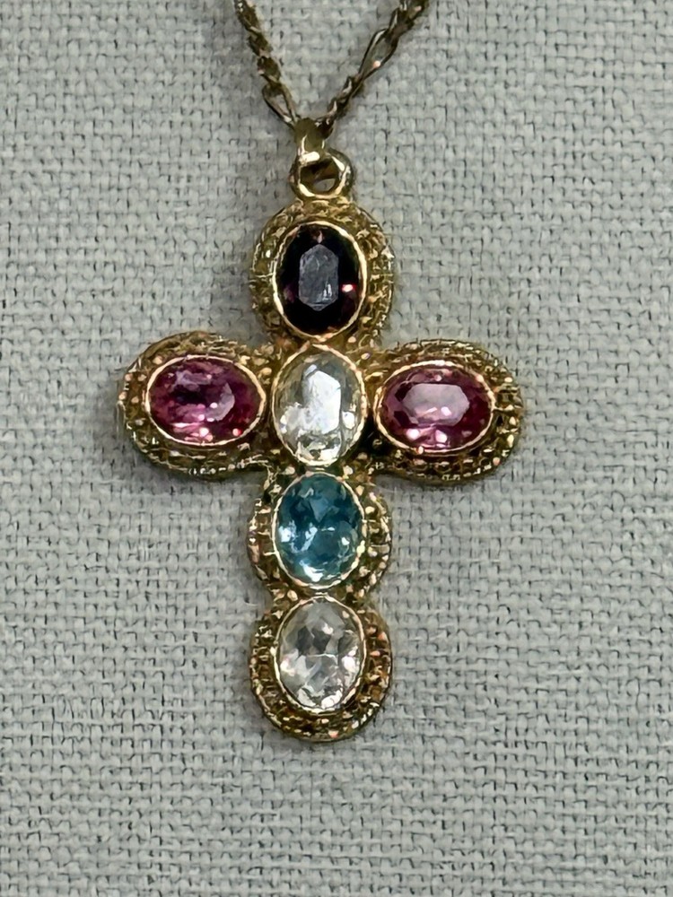 Elegant Gold Cross Pendant Necklace for Women and Men