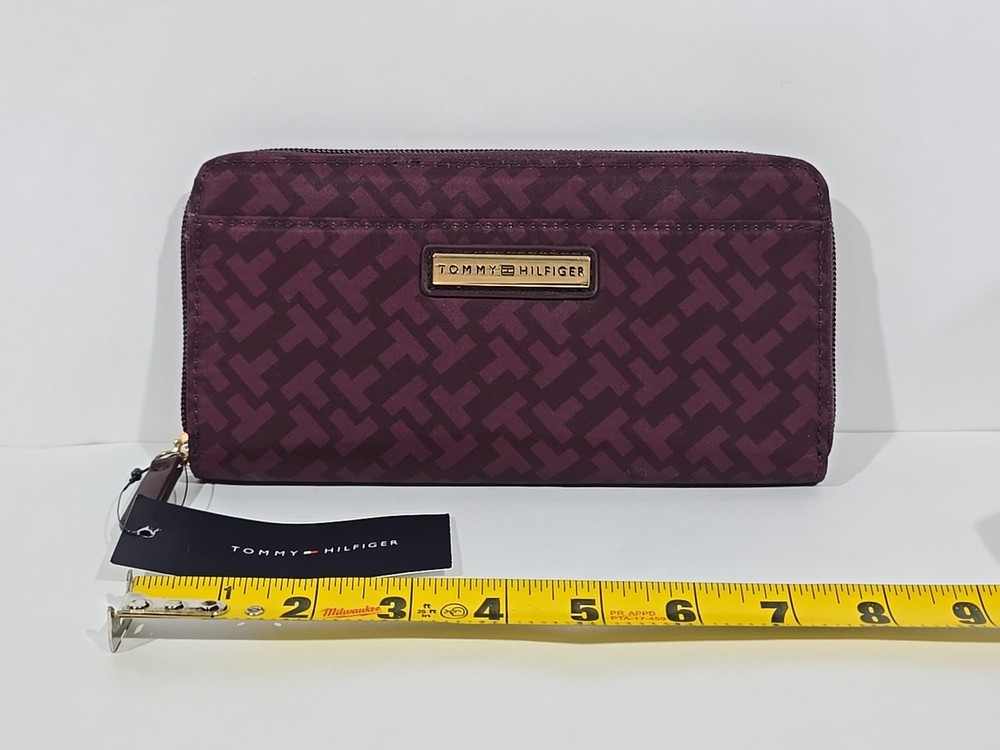 Tommy Hilfiger Womens Purple Maroon Zip Wallet Clutch Bag New with Tags