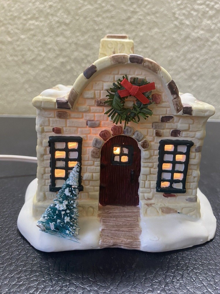 1992 Holiday Christmas Village Lighted Display Set-image