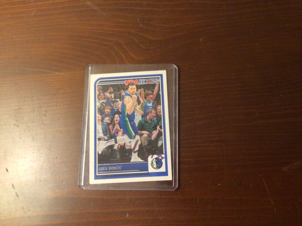 2023-24 Panini NBA Hoops - #158 Luka Dončić Signed On Card Auto