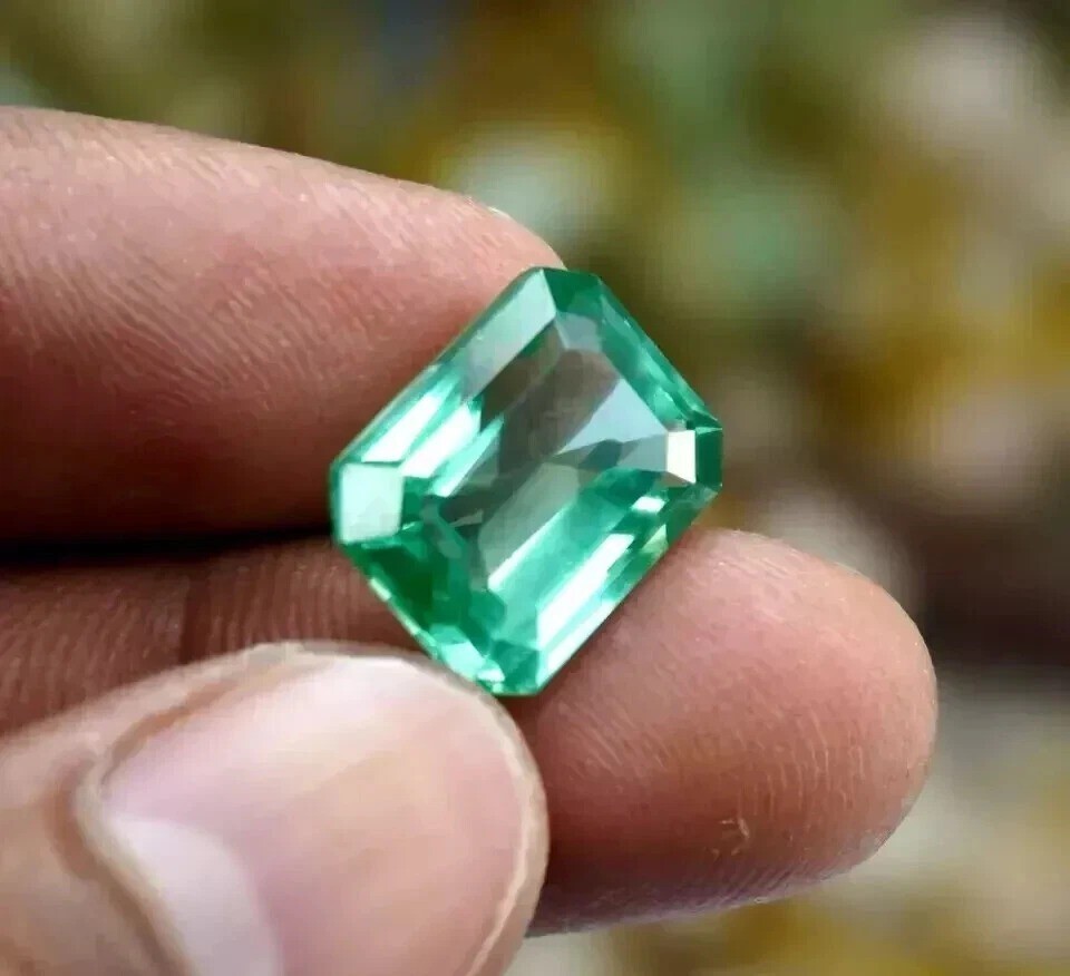 Natural Green 9-10 Ct Emerald Cut Certified Loose Gemstone