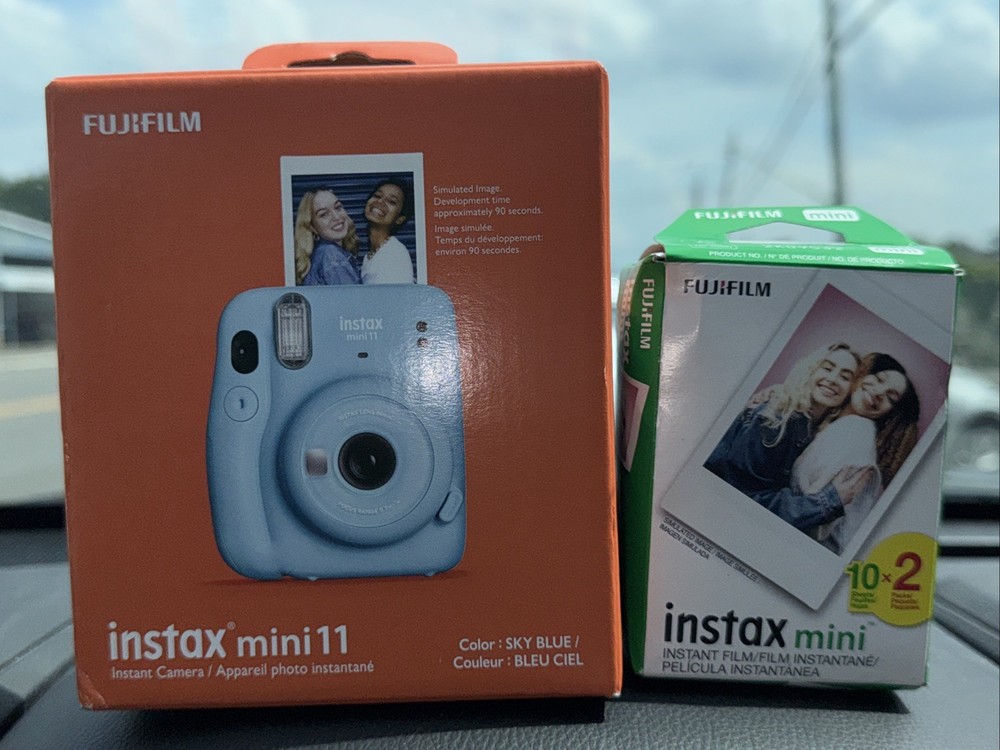 Fujifilm Instax Mini 11 Sky Blue Instant Camera with 20 Free Film Pack