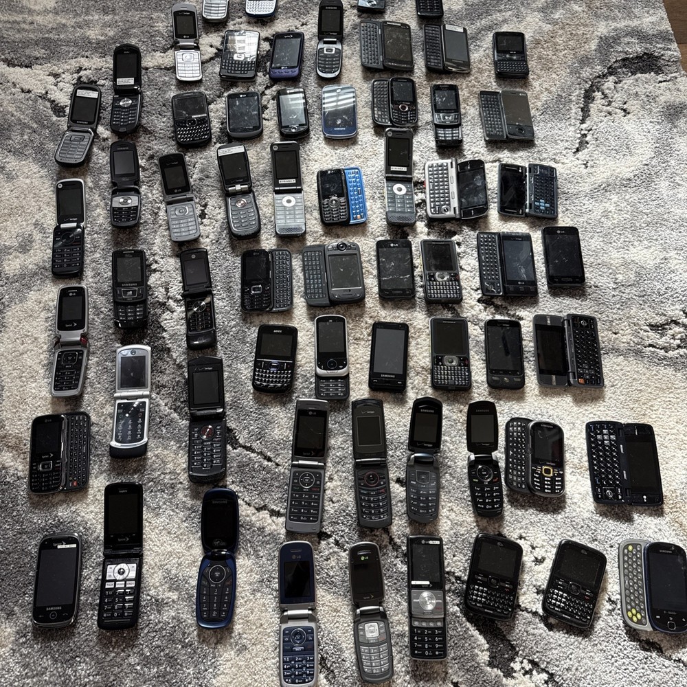 Lot Of Vintage Cell Phones Nokia Samsung Motorola *Untested* mixed models