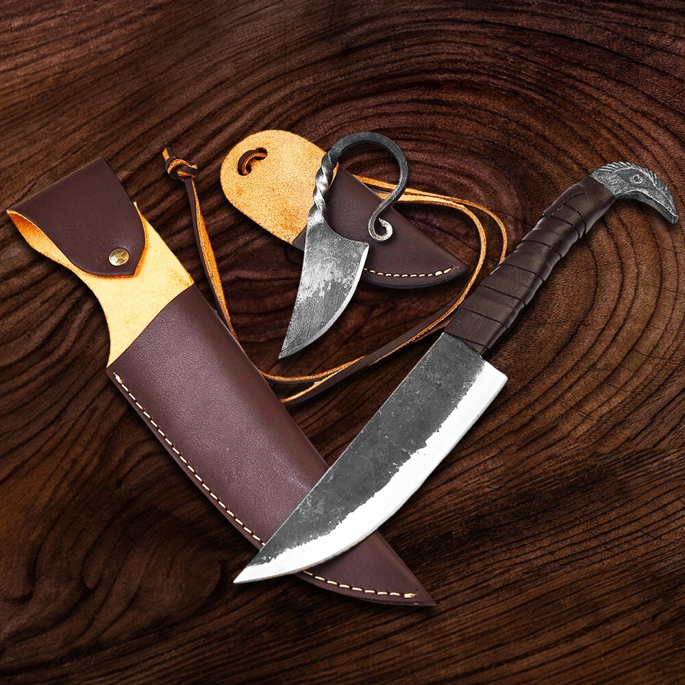 Custom Damascus Steel Hunting Bowie Knife - Perfect Handmade Gift for Men