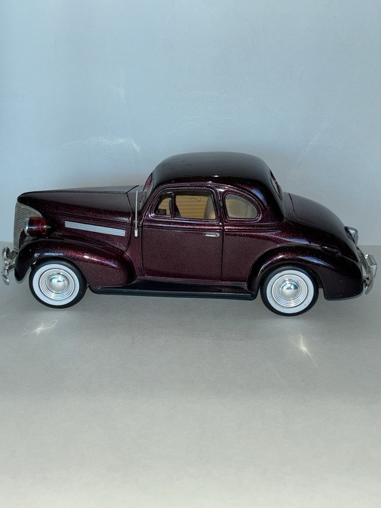 1939 Chevrolet Coupe diecast model burgundy finish, manufactured by Motormax. F