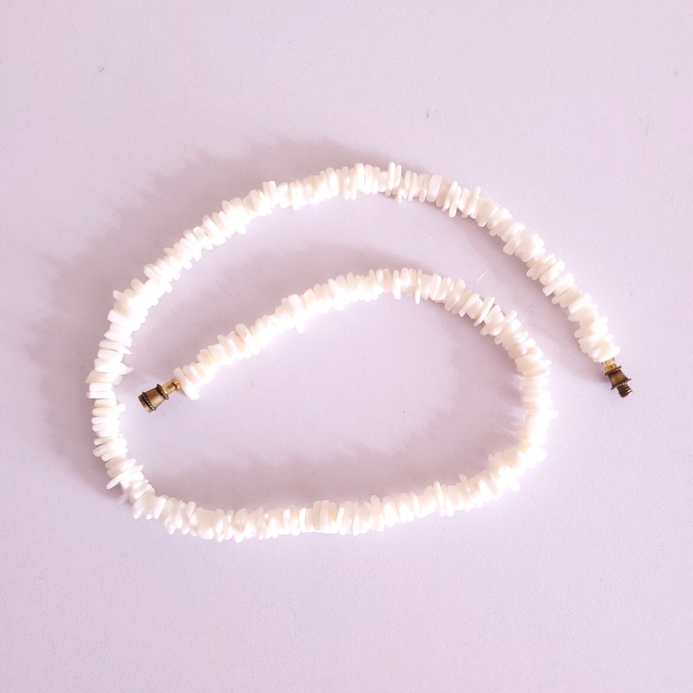 Vintage White Puka Chip Shell Necklace Y2K  Surfer Beach