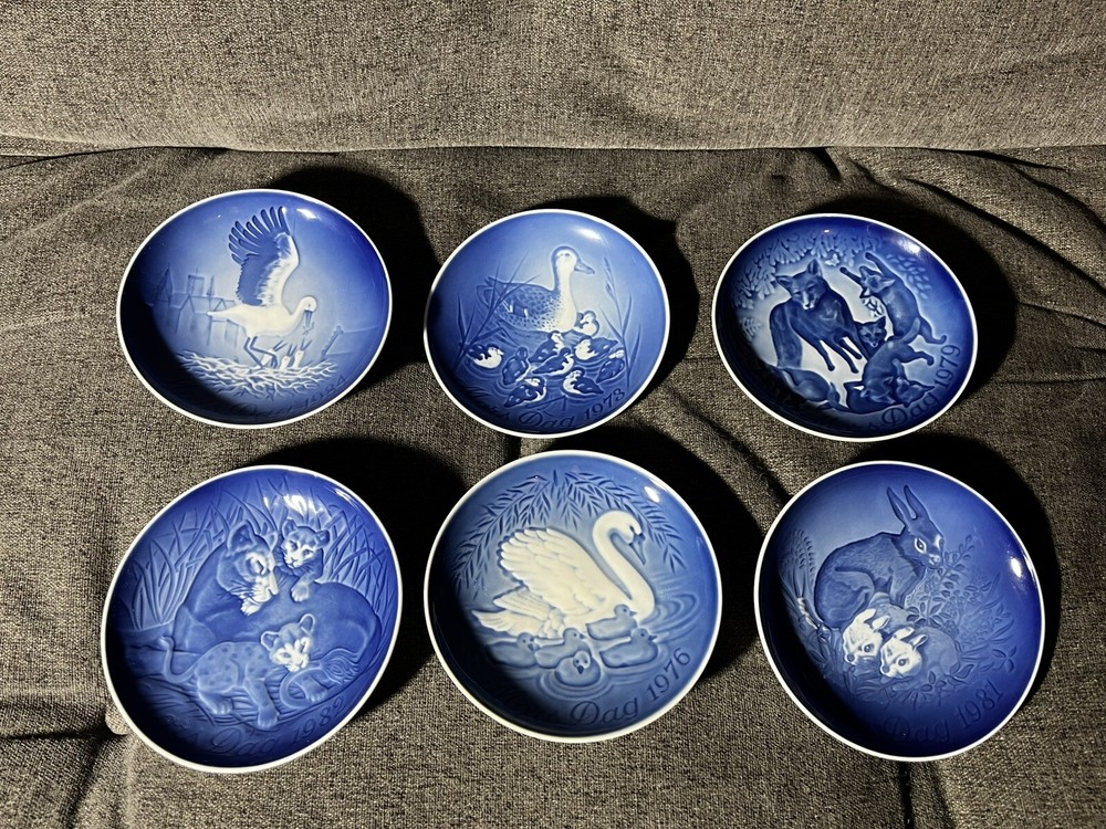 Mothers Day Plates, Set Of Six , Blue Design, Collectible 1973,76,79,81,82,84-image