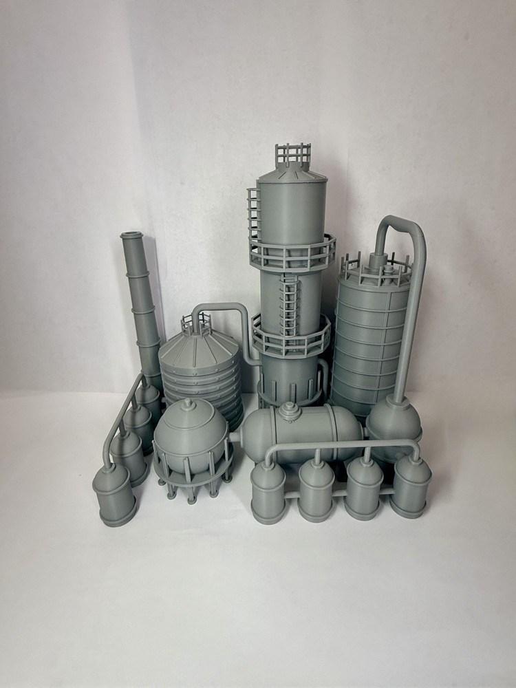 HO Scale Oil Refinery / 1:87 Gauge/ No Assembly Required - Built And Ready