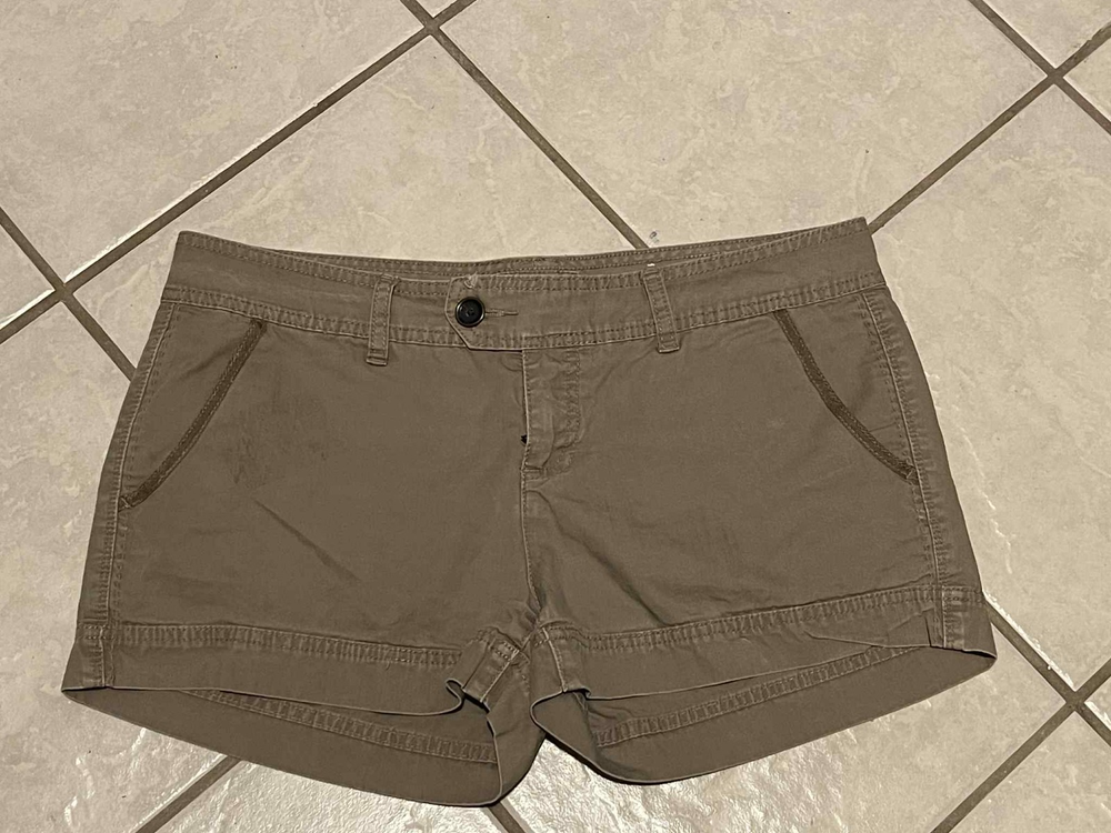 MAURICE WOMEN'S BROWN SHORTS SIZE 11/12 INSEAM 3