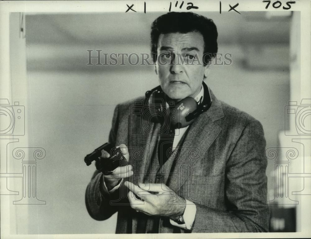 1981 Press Photo Actor Mike Connors in 