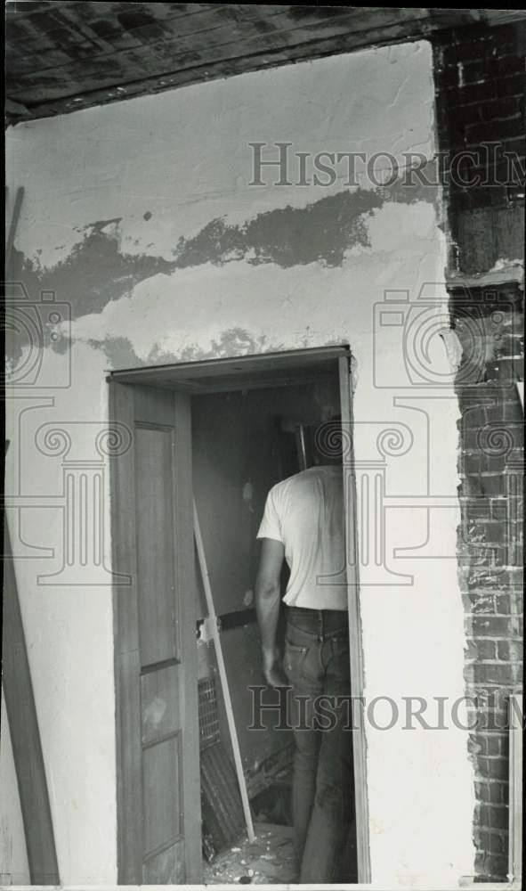 Press Photo A man inspects construction of a building - lra47195