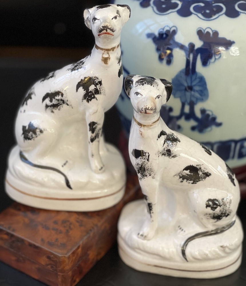 Glorious Rare 19C English Staffordshire Black White Fox Spaniel Mantle Dog 5.25”